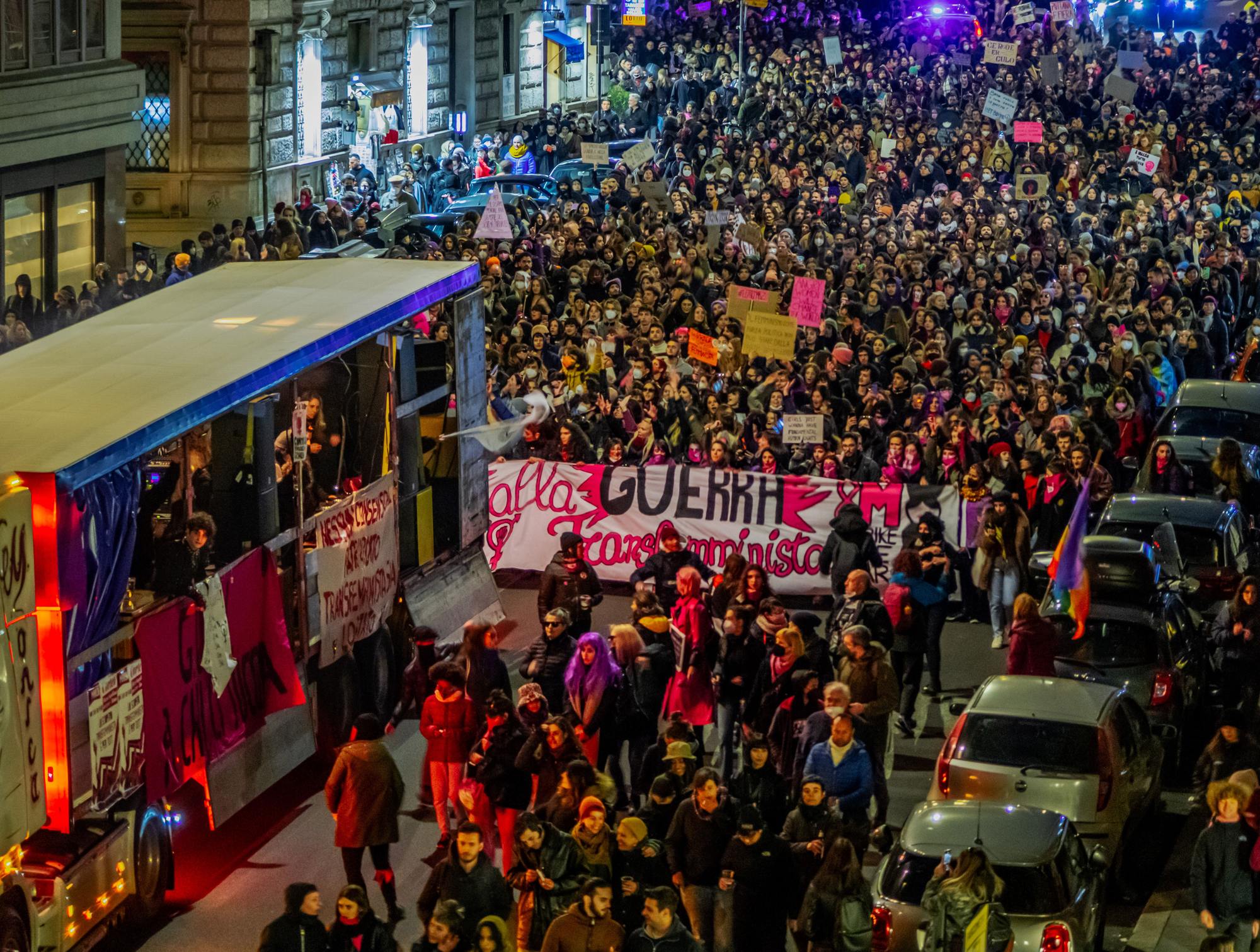 manifestazione-violenza